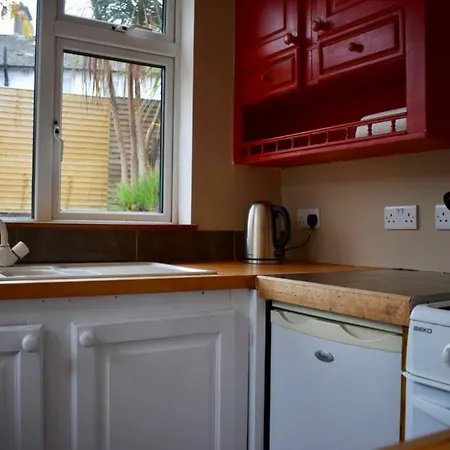 Apartment 3 Bedroom House With Free Parking