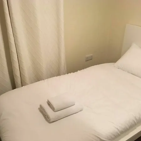 3 Bedroom House With Free Parking Apartment Dublin