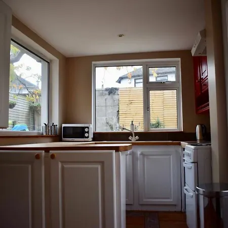 3 Bedroom House With Free Parking * Dublin
